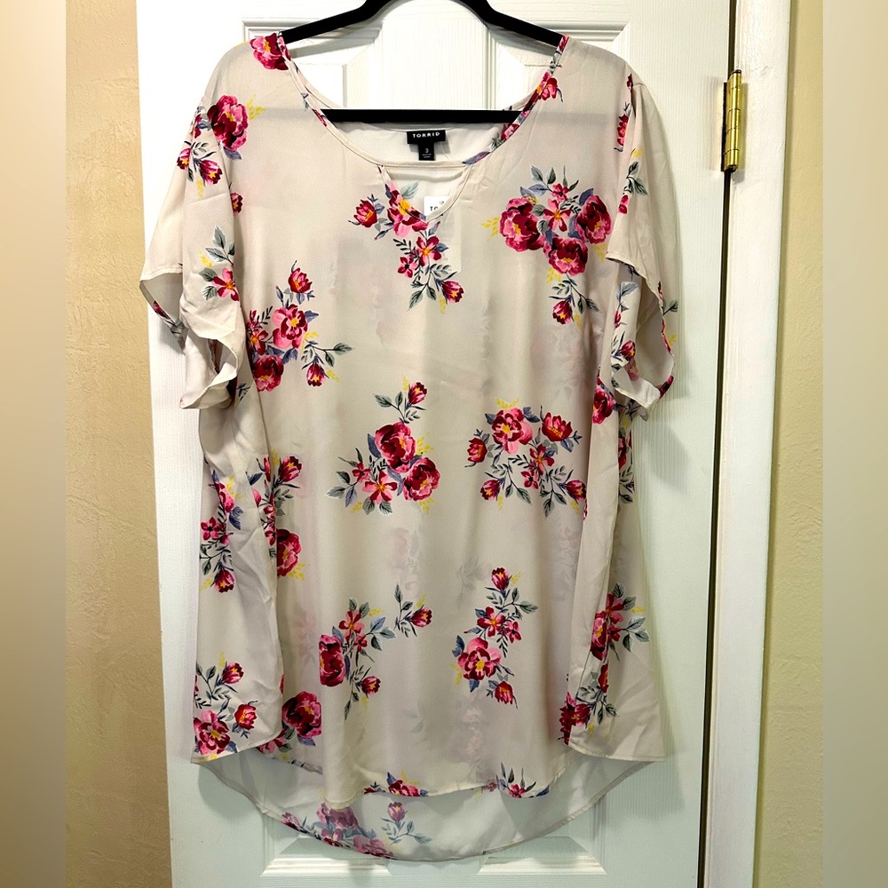 Torrid floral top size 3 (22/24)
